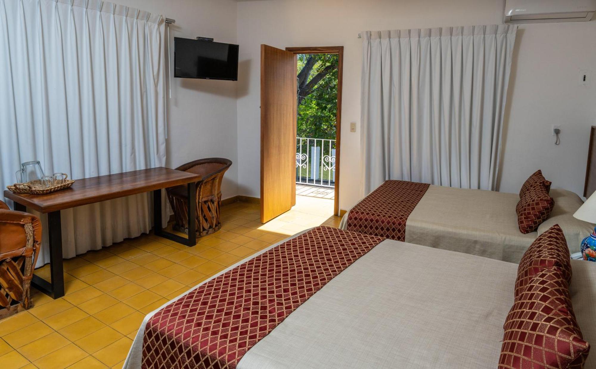Hotel Encino Malecon Centro Пуерто-Вальярта Номер фото