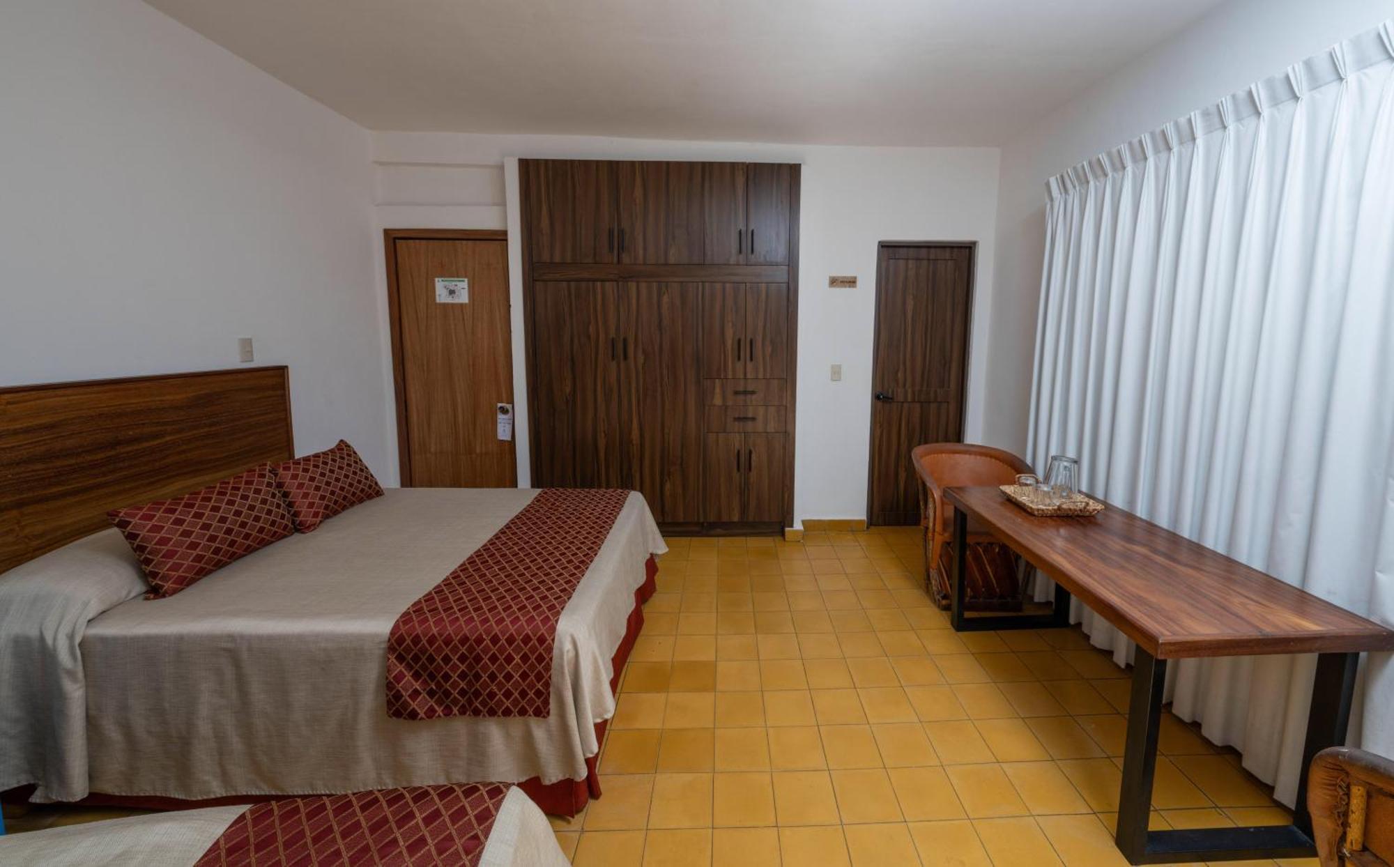 Hotel Encino Malecon Centro Пуерто-Вальярта Номер фото