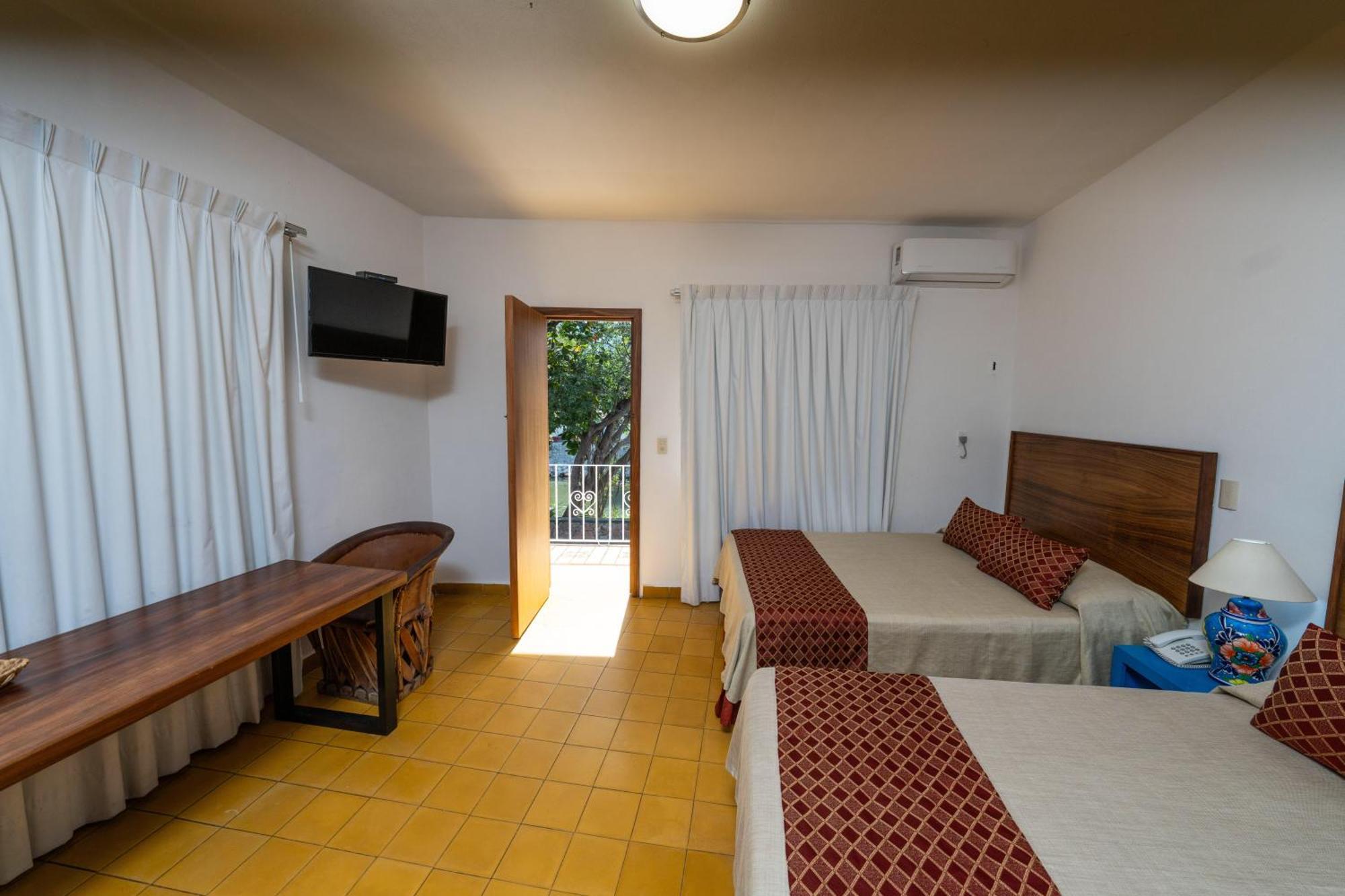 Hotel Encino Malecon Centro Пуерто-Вальярта Номер фото