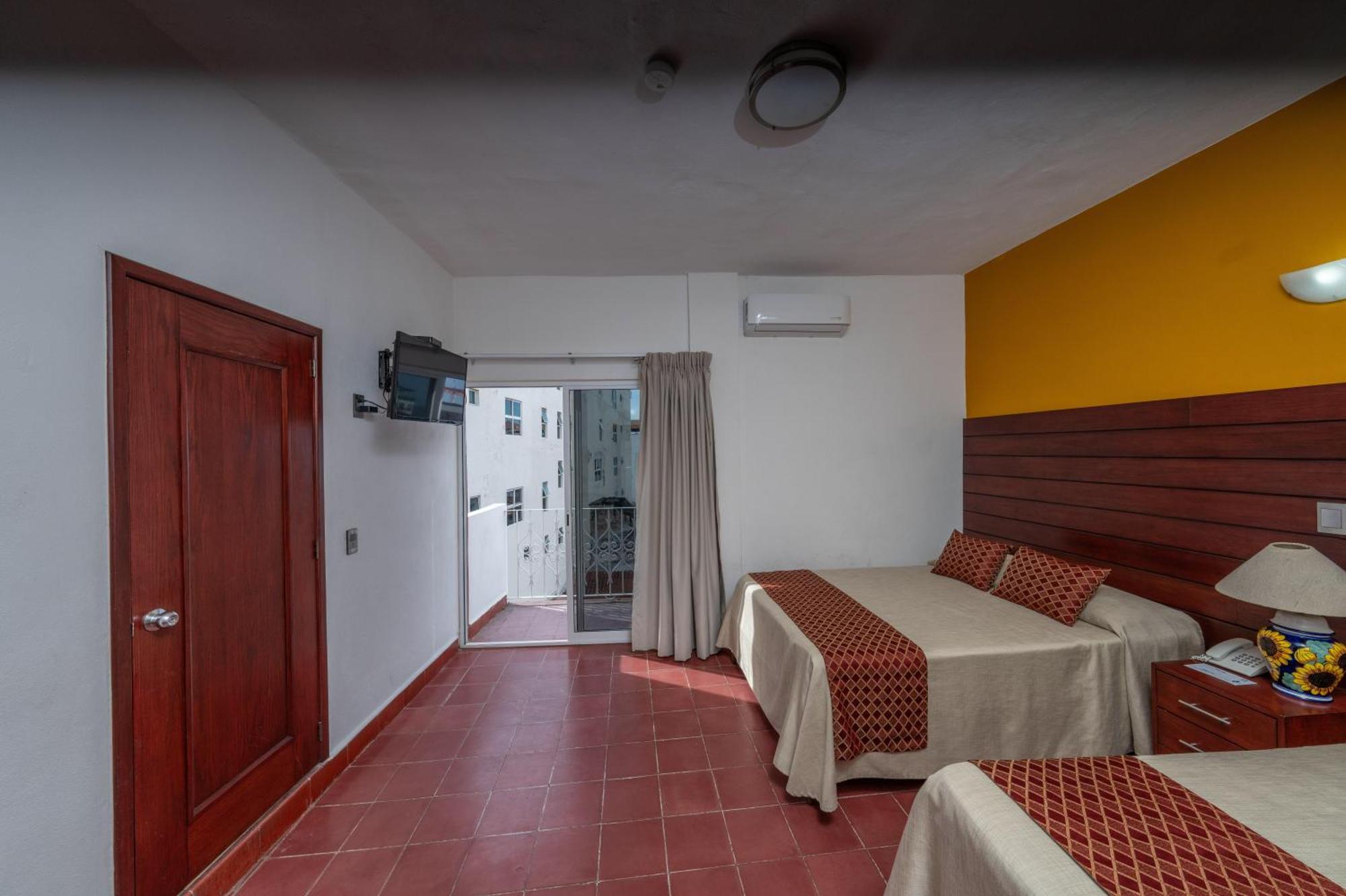 Hotel Encino Malecon Centro Пуерто-Вальярта Номер фото