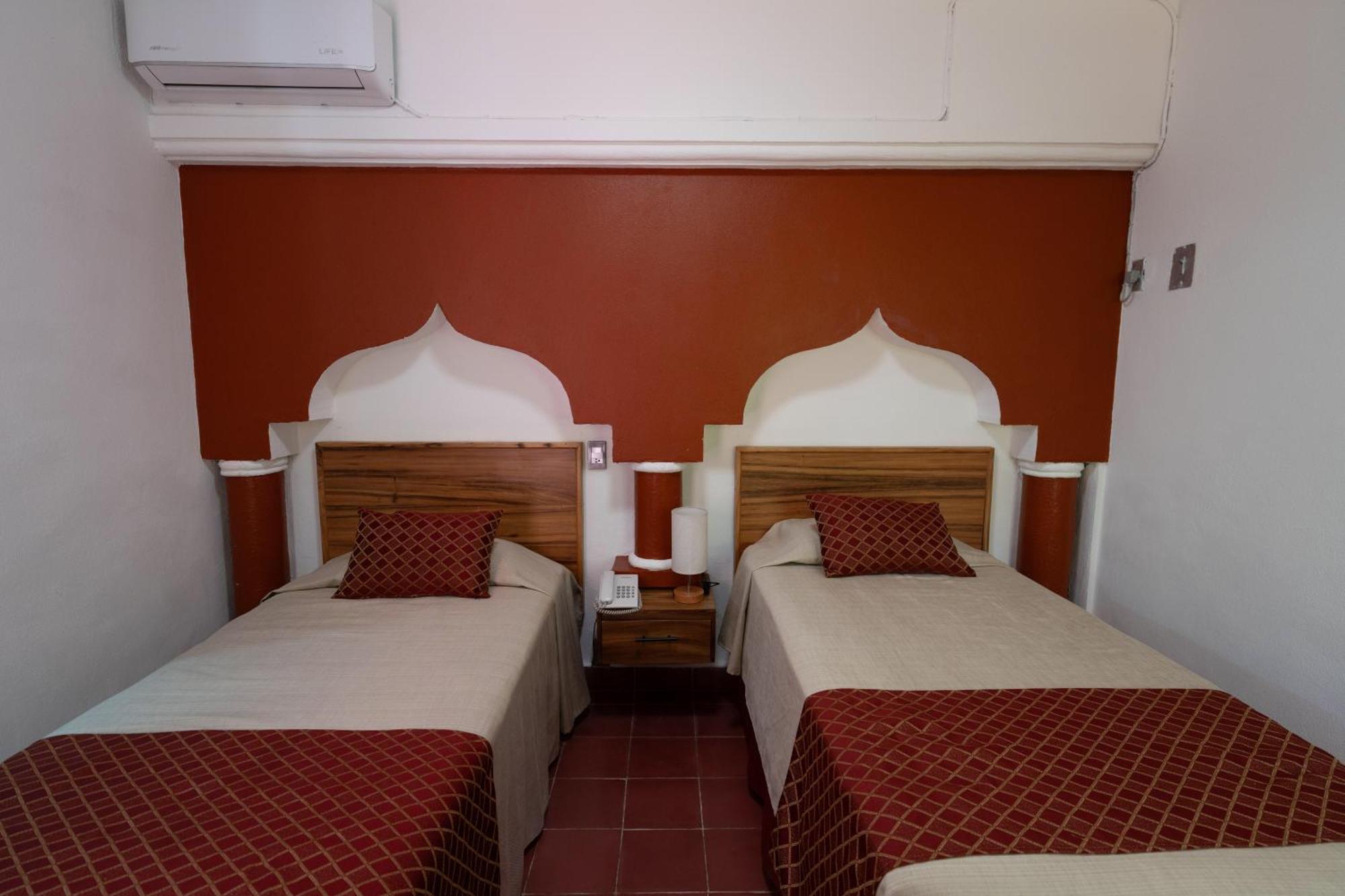 Hotel Encino Malecon Centro Пуерто-Вальярта Номер фото