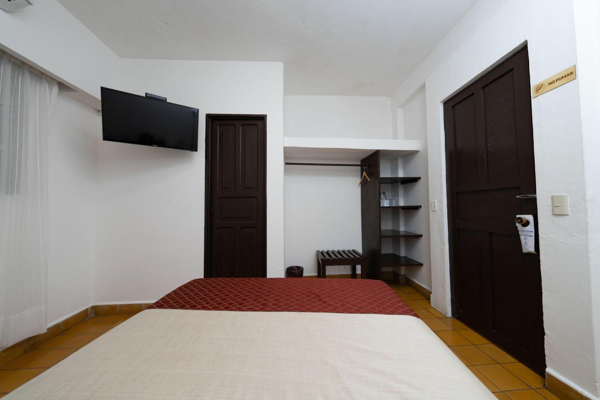 Hotel Encino Malecon Centro Пуерто-Вальярта Номер фото