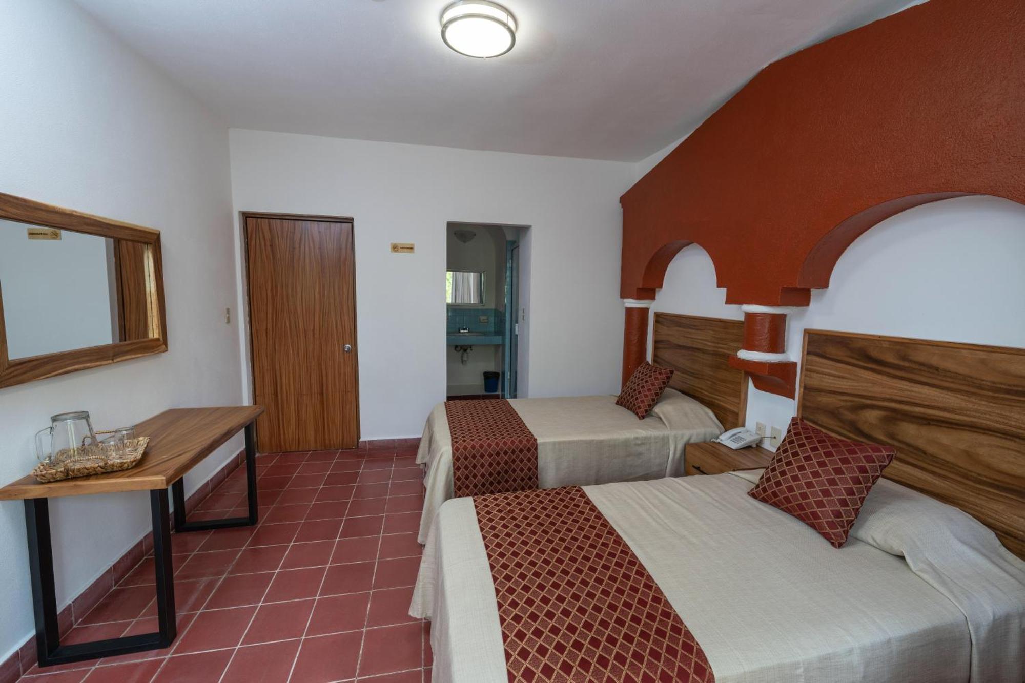 Hotel Encino Malecon Centro Пуерто-Вальярта Номер фото