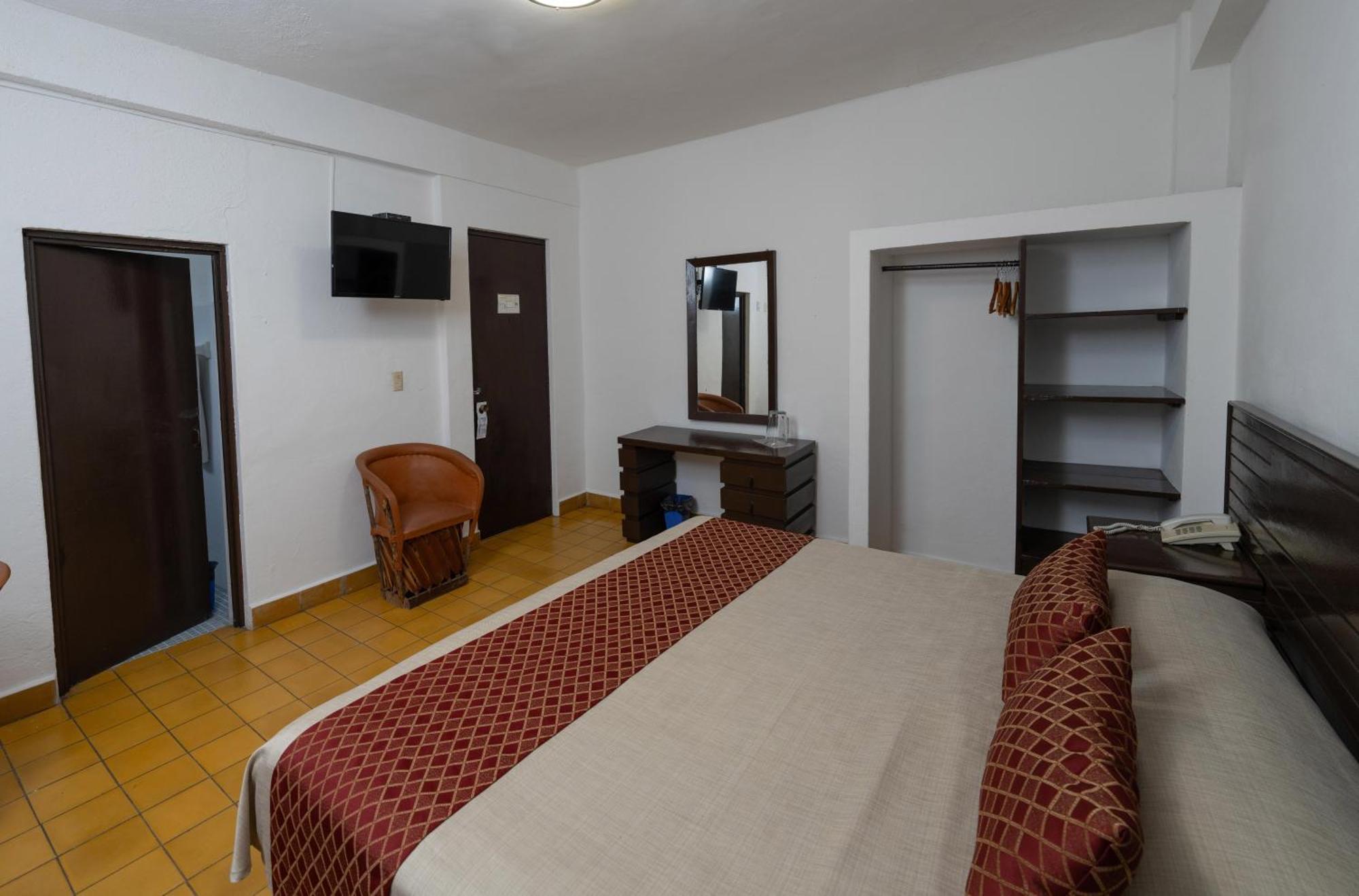 Hotel Encino Malecon Centro Пуерто-Вальярта Номер фото