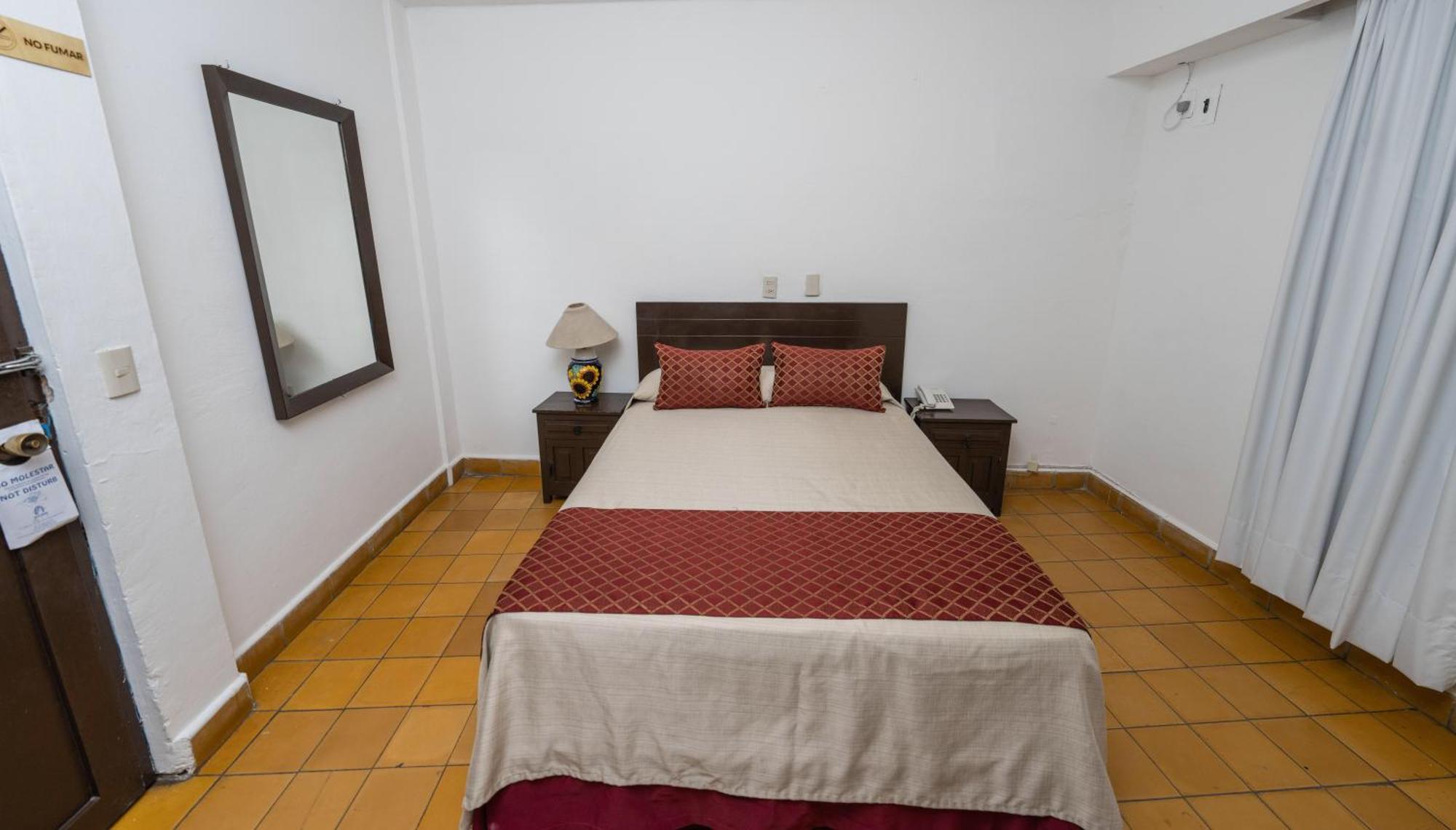 Hotel Encino Malecon Centro Пуерто-Вальярта Номер фото