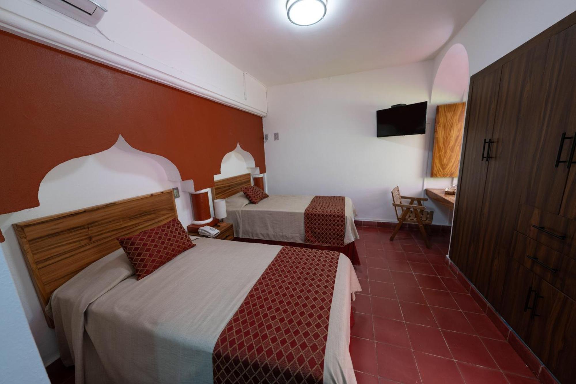 Hotel Encino Malecon Centro Пуерто-Вальярта Номер фото
