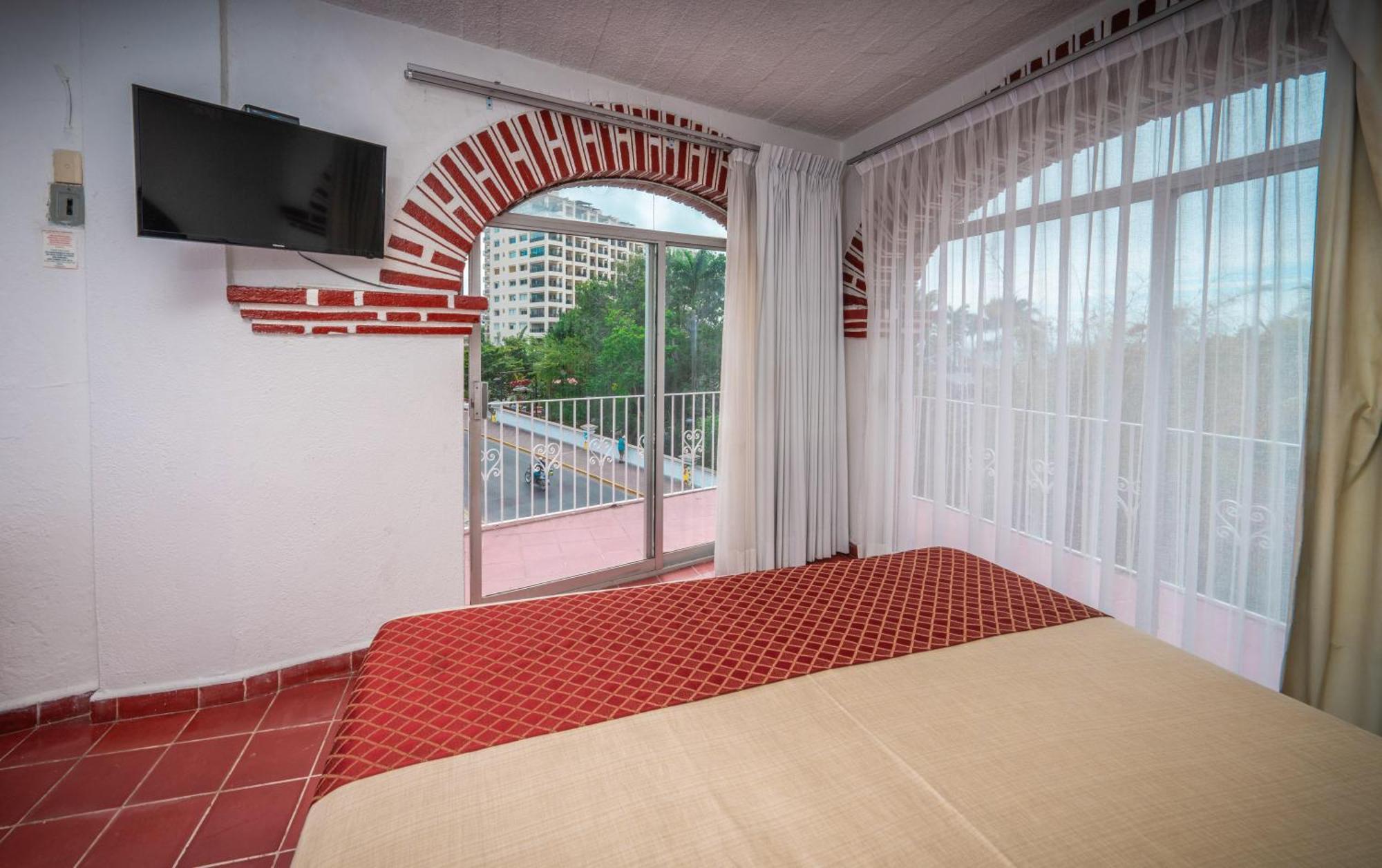 Hotel Encino Malecon Centro Пуерто-Вальярта Номер фото