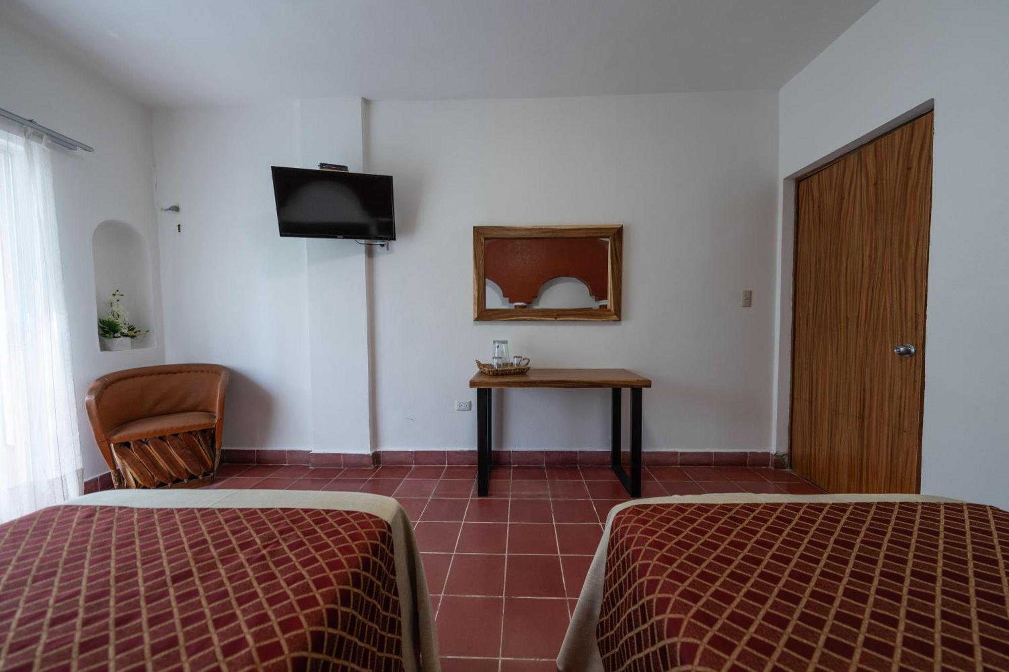 Hotel Encino Malecon Centro Пуерто-Вальярта Номер фото